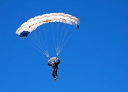 开云官网-恩比德爆发难救主，步行者压哨绝杀国王