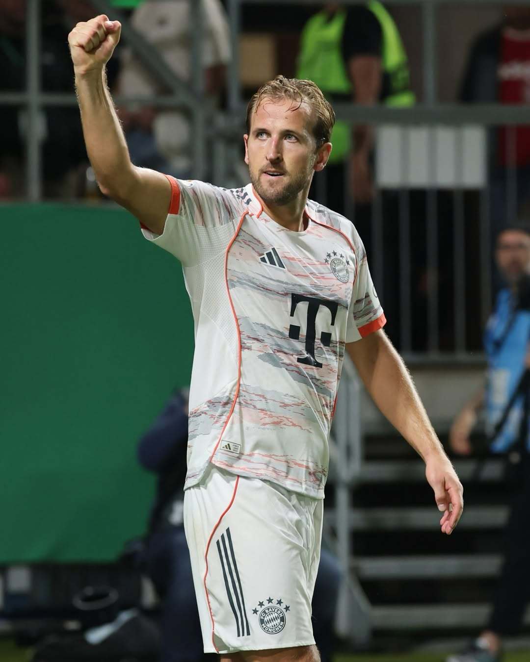 关于土耳其逆转韩国，哈里·凯恩惊艳世界的信息