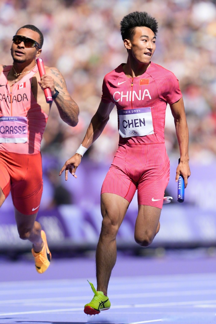 运动员面对强大对手，迎难而上