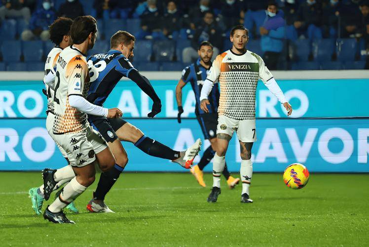 佛罗伦萨客场击败对手,卫冕冠军难以阻挡 佛罗伦萨客场击败对手,卫冕冠军难以阻挡