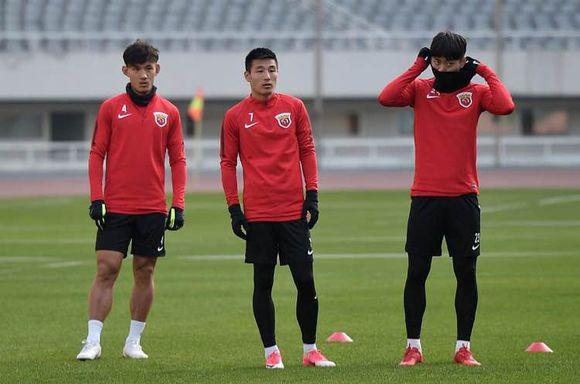 关于富力主场逼平上港,继续保持不败战绩的信息 关于富力主场逼平上港,继续保持不败战绩的信息