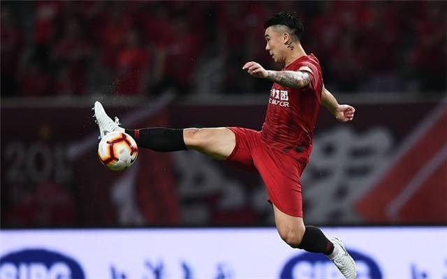 关于富力主场逼平上港,继续保持不败战绩的信息 关于富力主场逼平上港,继续保持不败战绩的信息