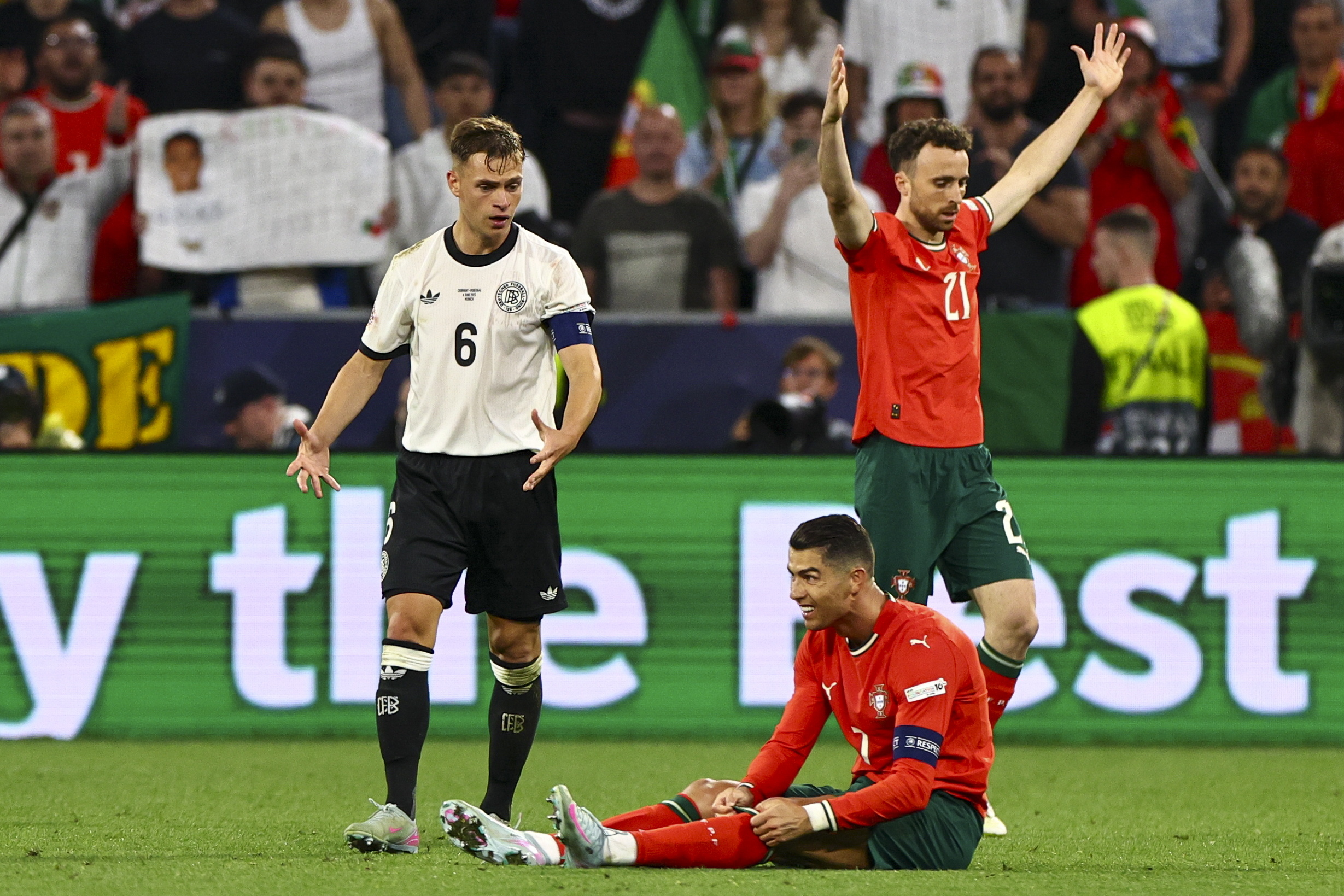 包含欧国联比赛:葡萄牙惜败法国,无缘四强的词条 包含欧国联比赛:葡萄牙惜败法国,无缘四强的词条