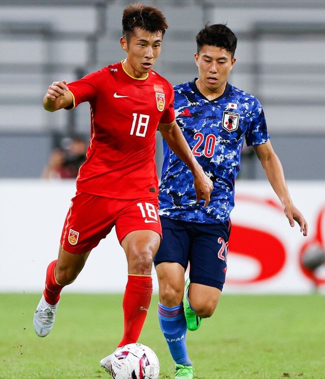 包含波鸿队员赢球欢庆，球队士气大振继续追赶的词条