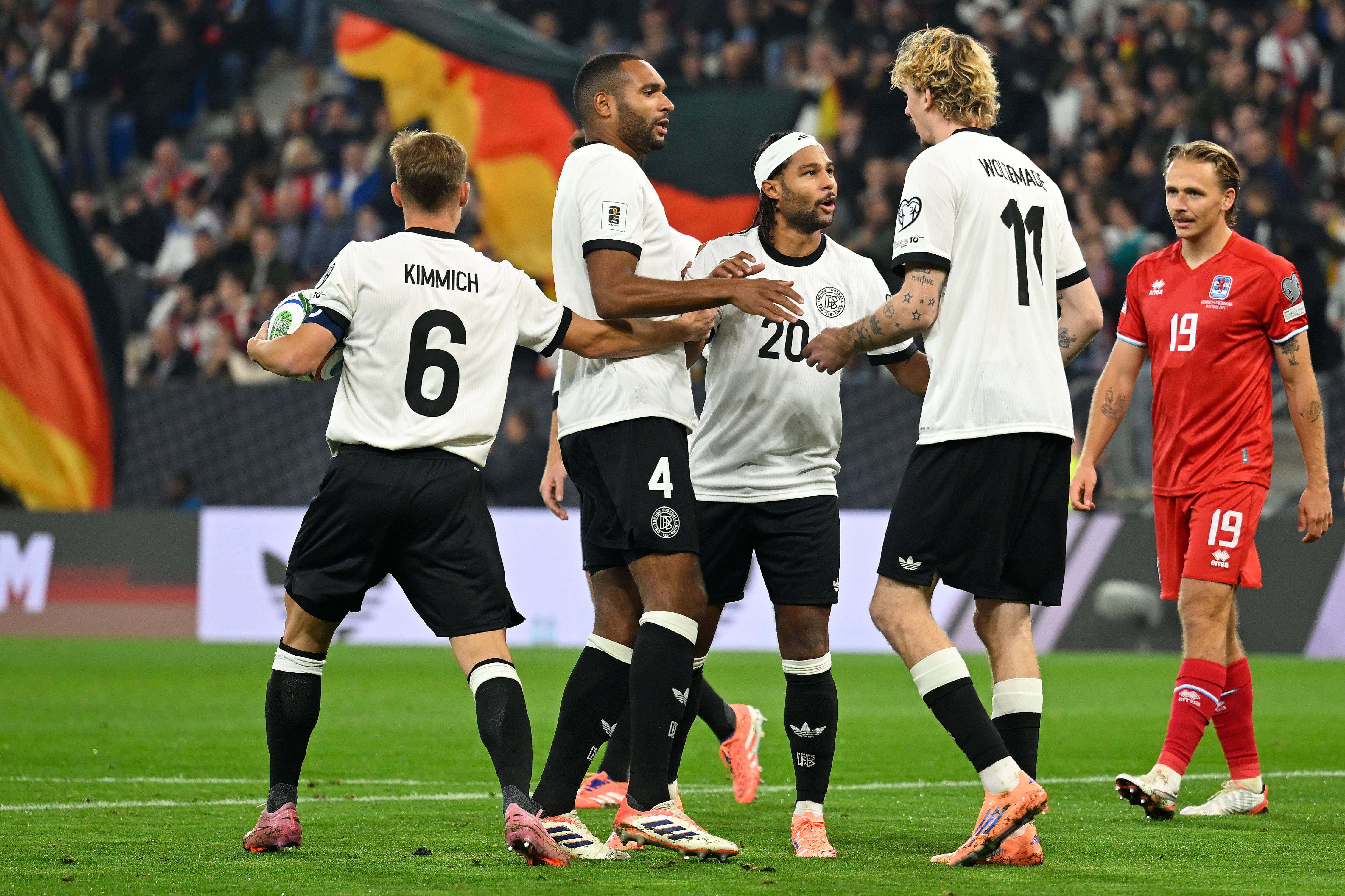 卢森堡队坚守阵地，逼平对手