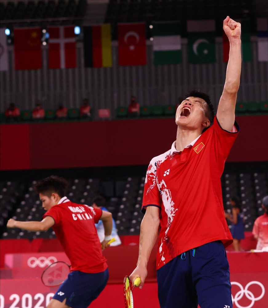 德国队轻取丹麦队，黄鸭组合点燃赛场的简单介绍