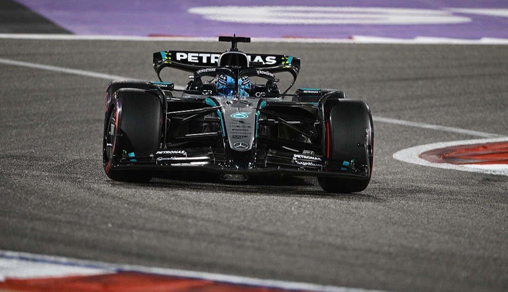 梅赛德斯鏖战雷诺车队，皮亚斯特里高光表现的简单介绍