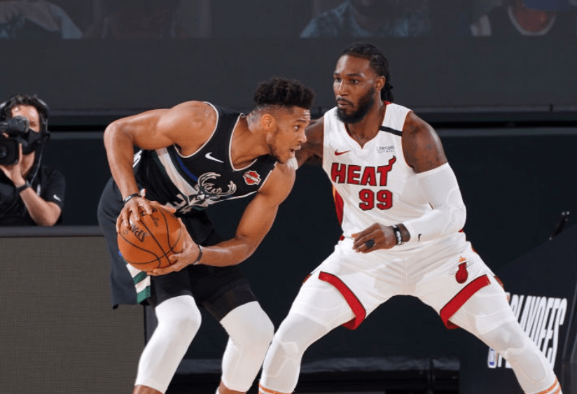 包含热火绝杀雄鹿，克莱完成帽子戏法的词条