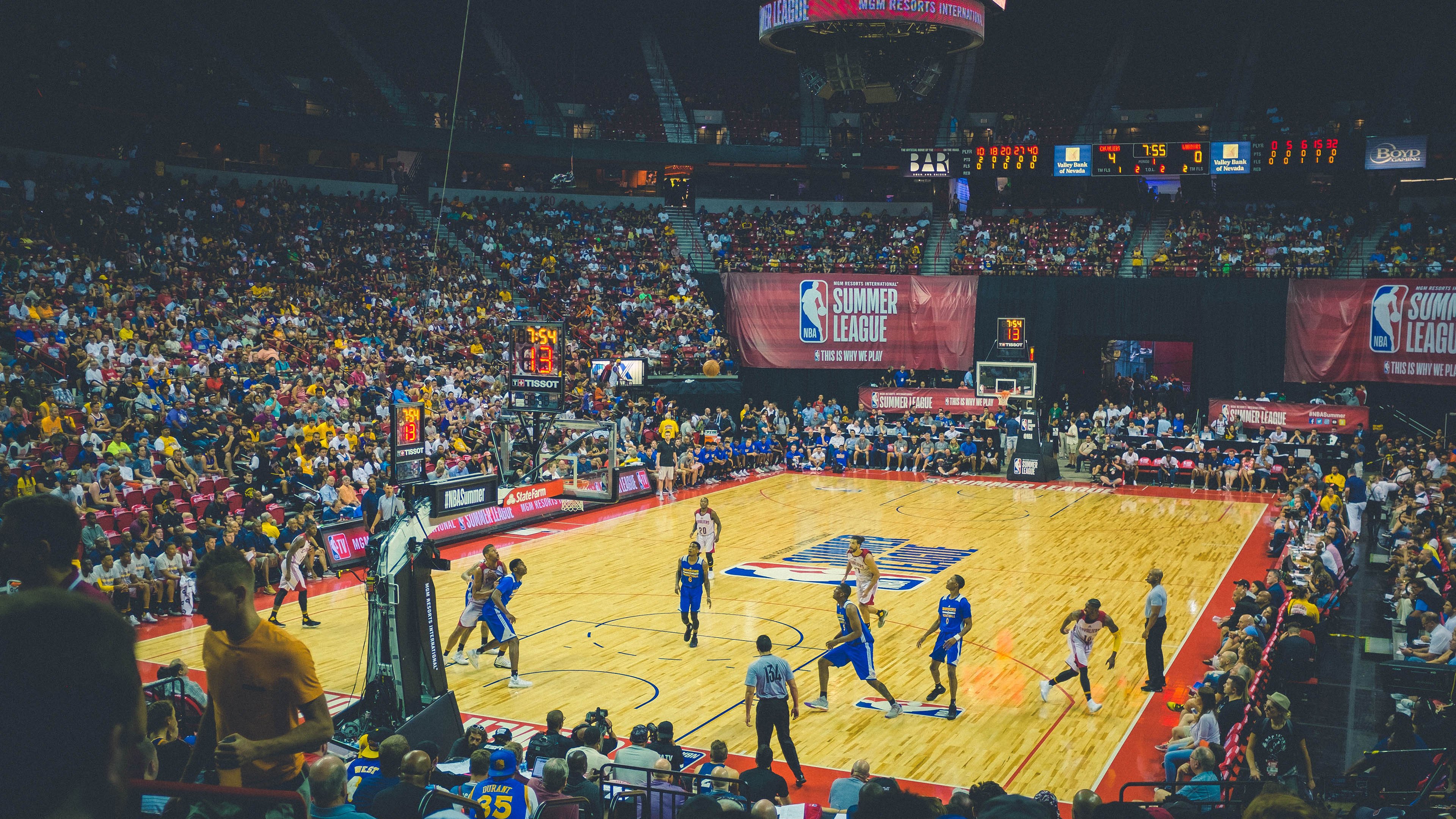 雄鹿对阵篮网，保罗关键战不手软，定义传奇的夜晚