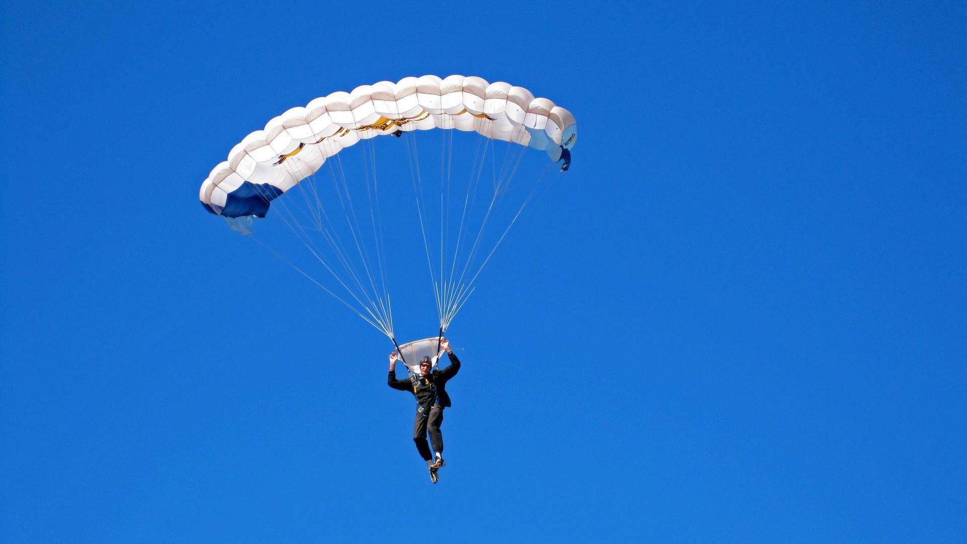 孤胆与远见,阿隆索如何带领迈凯伦上演F1史上最不可思议的翻盘