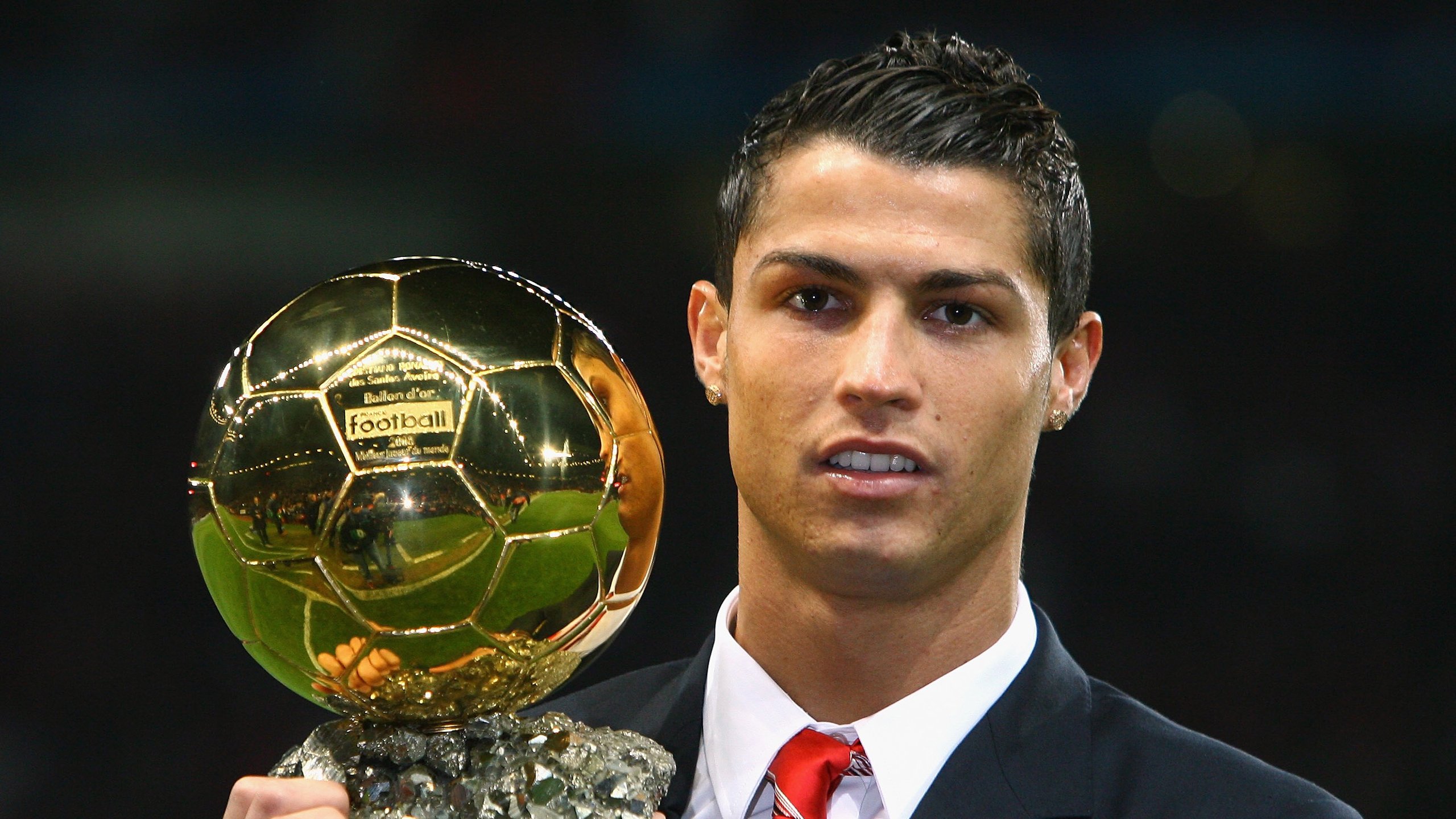 蓝山之巅的绝响,当牙买加闪电劈开苏格兰迷雾,穆勒书写唯一性传奇